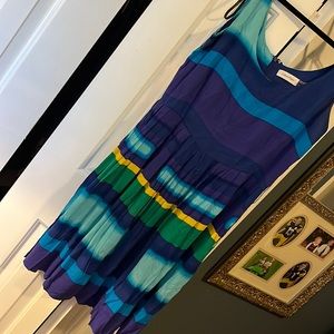 Size 4. No pets no smoking.